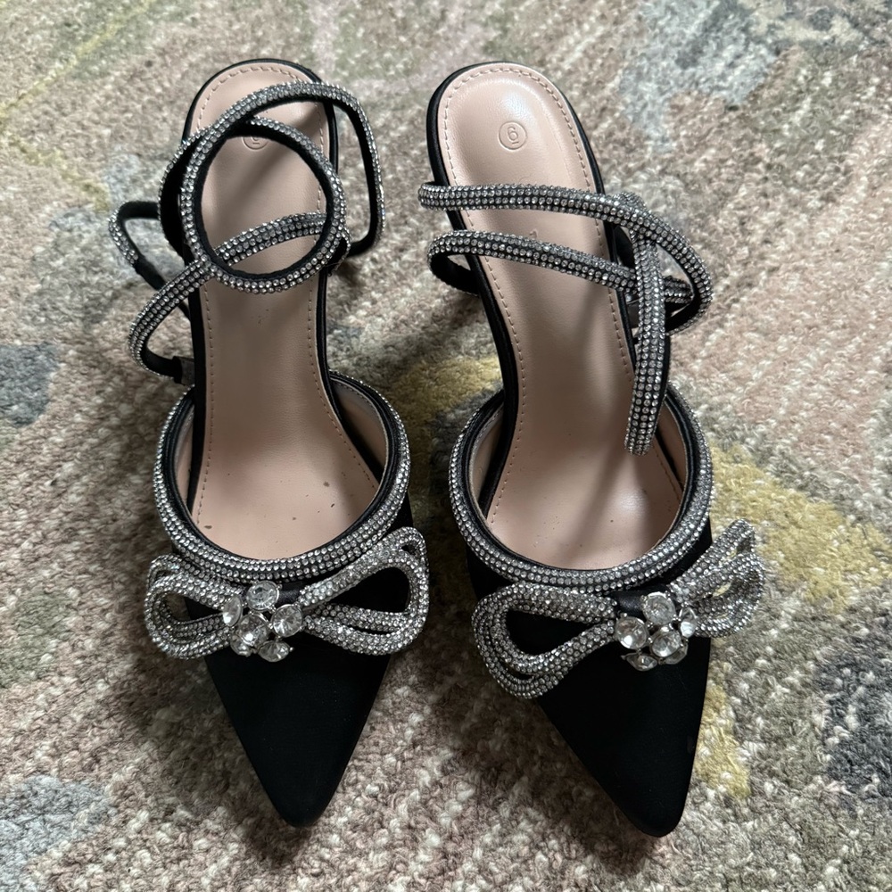 Vetaste Double Bow Satin Heeled Sandals